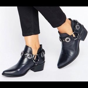 Steve Madden Aces Western Bootie size 6.5